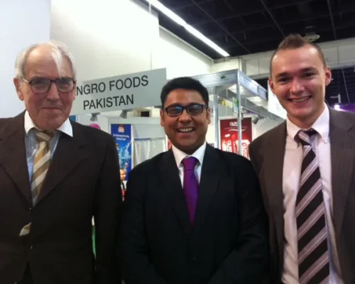 Schnitter _ Elwein mit Lieferanten auf Messe